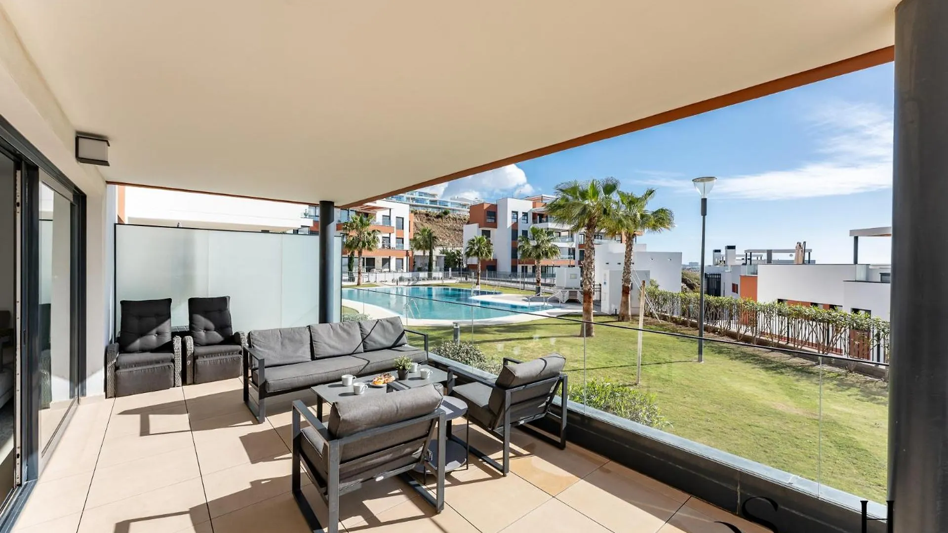 Luxury Beach Escape With Pools, Gym & Sauna Fuengirola