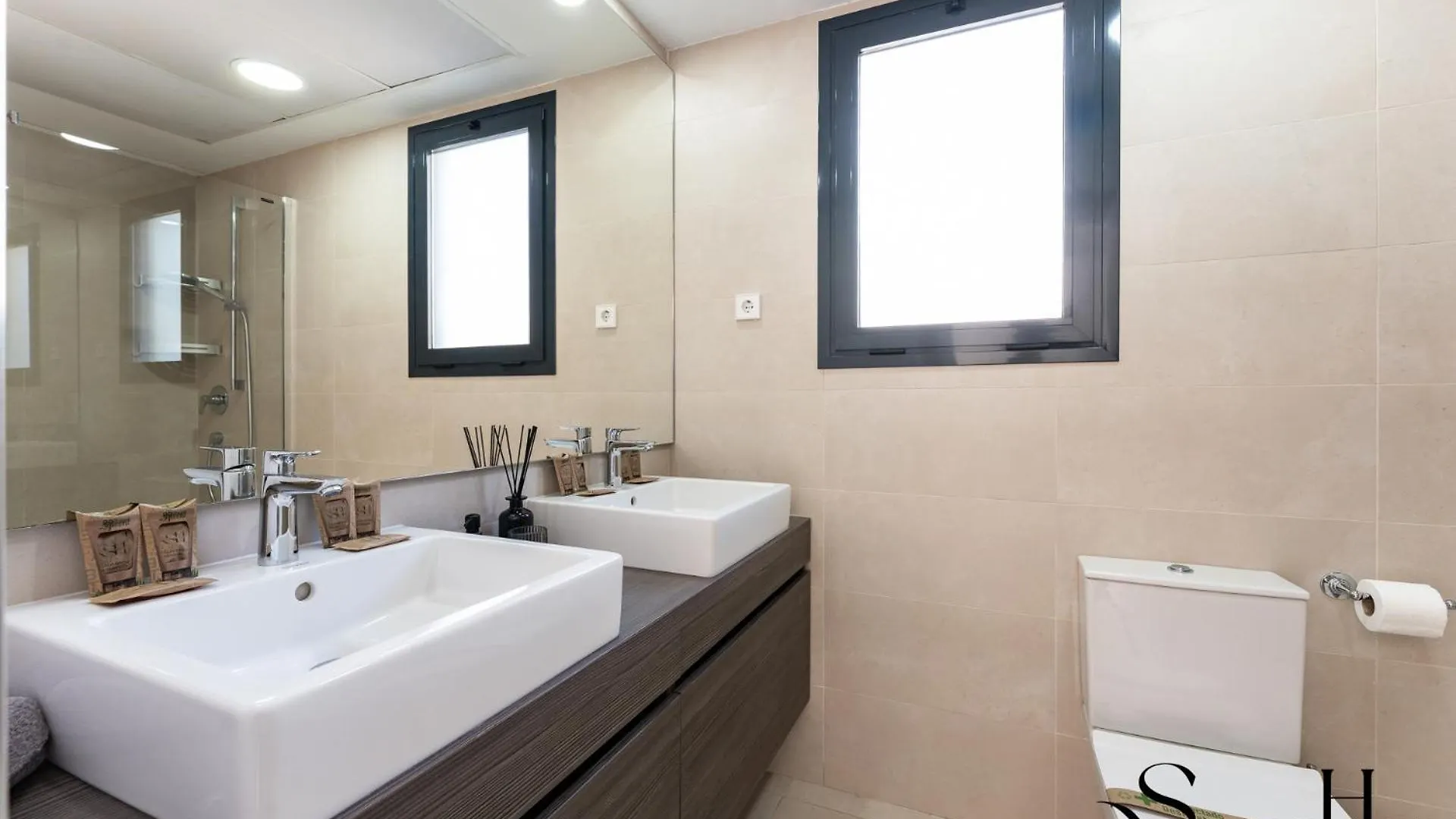 Luxury Beach Escape With Pools, Gym & Sauna Fuengirola Apartment