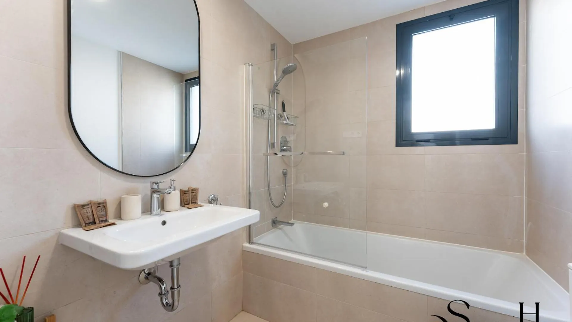 Luxury Beach Escape With Pools, Gym & Sauna Fuengirola